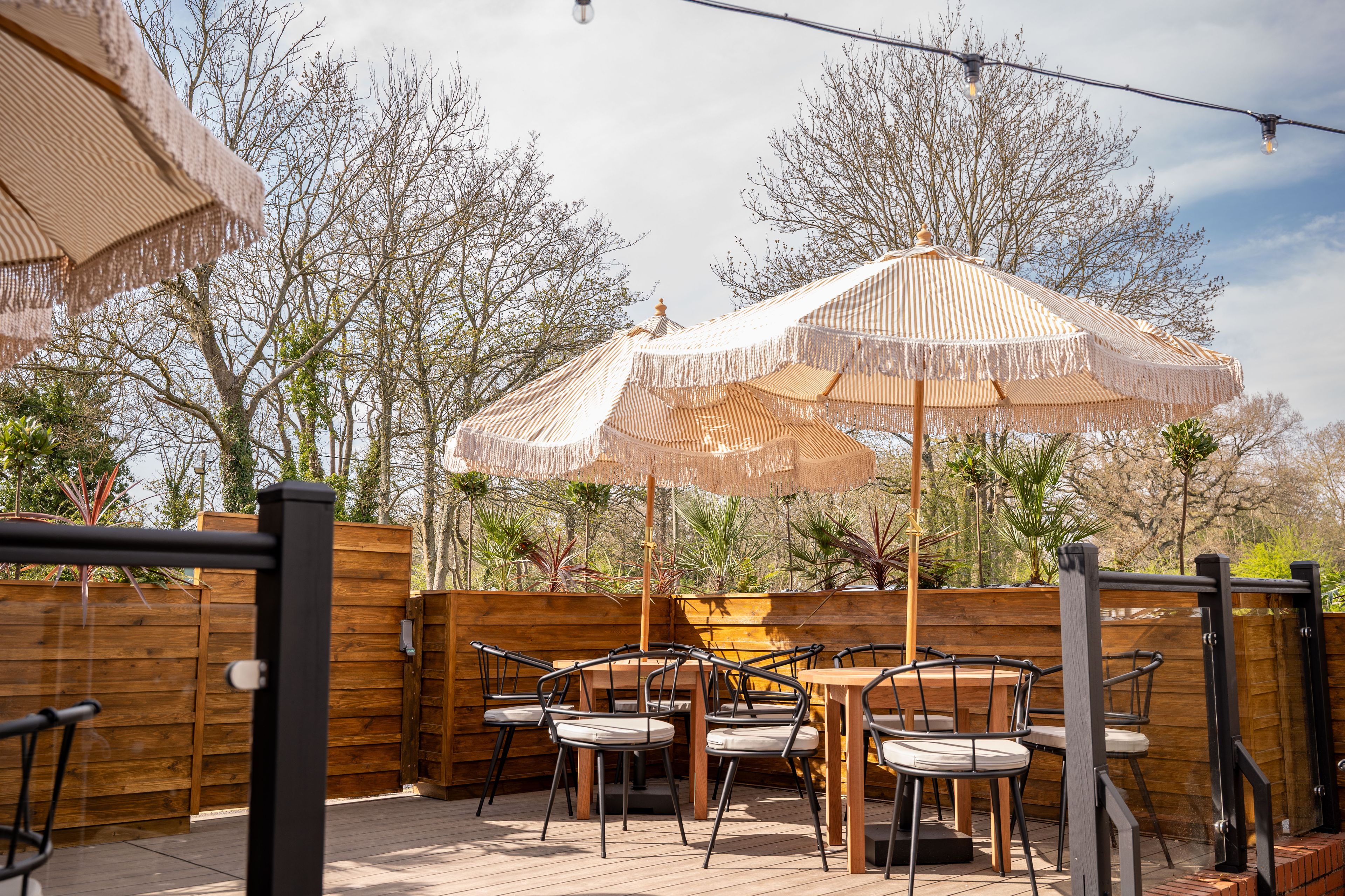 outdoor seating at the bulls head